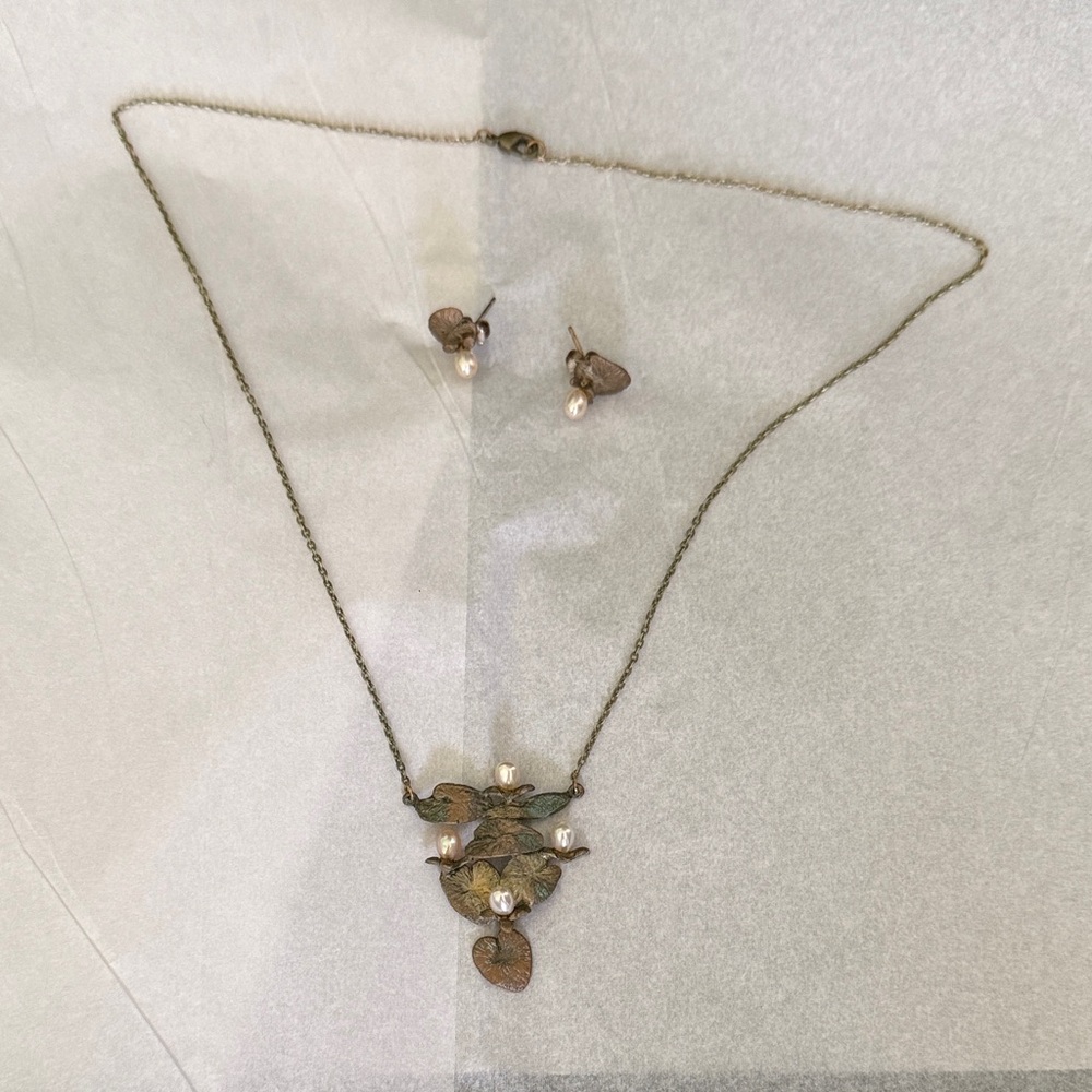 Gold Leaf Pendant Necklace with Earrings